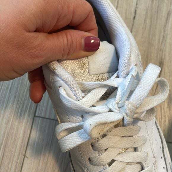 Size 7.5 Nike Low Air Force Sneakers - Picture 7 of 7